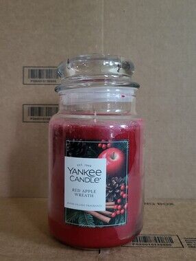 NEW Yankee Candle Red Apple Wreath Candle Jar, 22 oz
